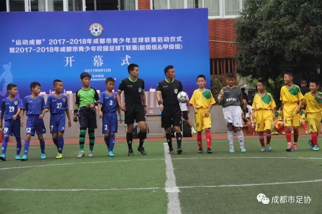 中国女选手在亚运会女子1米跳板中包揽冠亚军